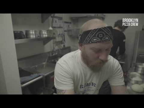 Video: Kako Brooklyn Pizza Crew Podpira Resnično Pico V New Yorku