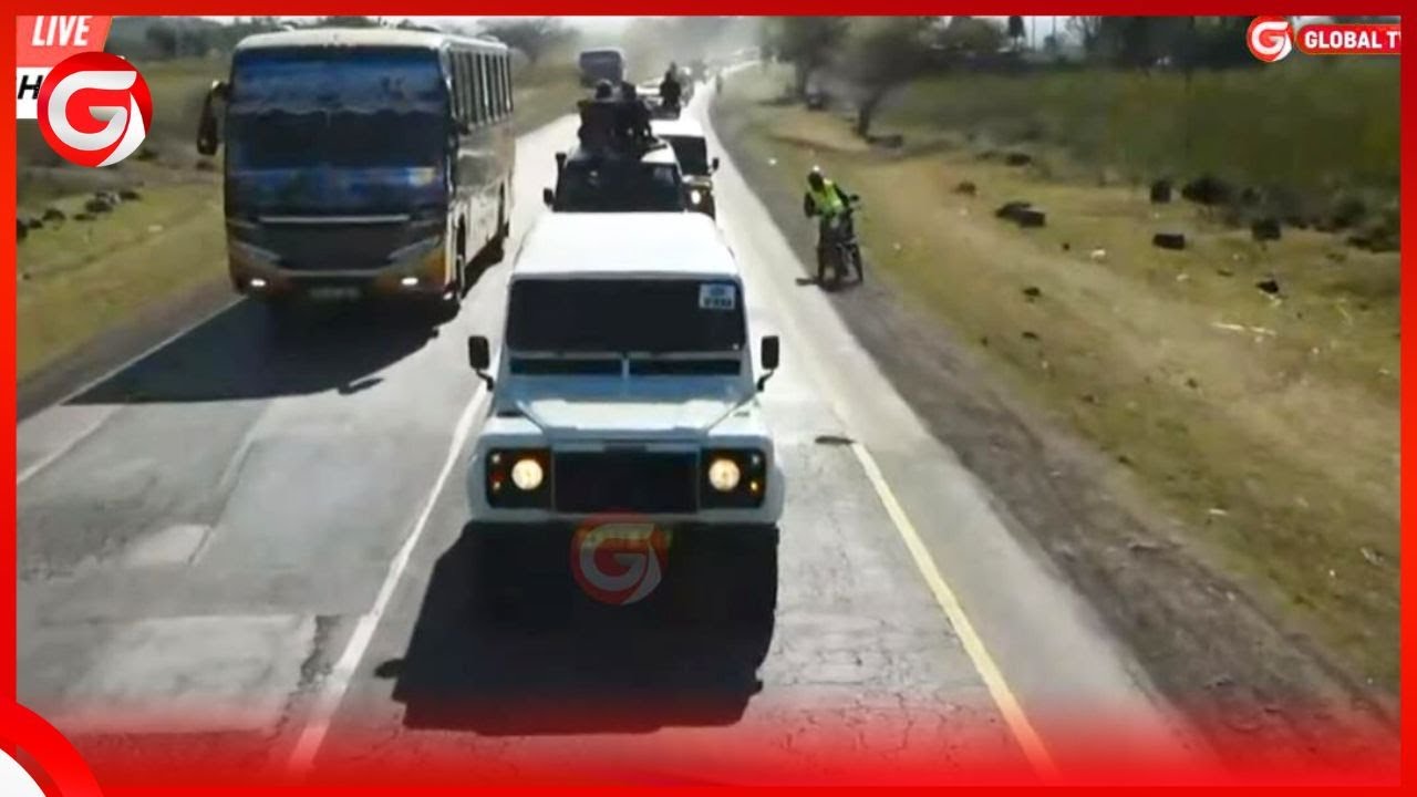TAZAMA BASI LILIVYOJIPACHIKA KATIKATI ya LAND ROVER - ARUSHA IMEITIKA - VYUMA VYATAWALA BARABARANI