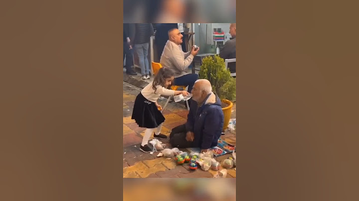 Little girl gives water to homeless man ❤️