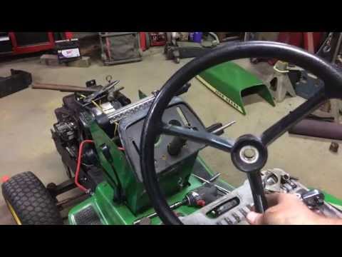 Video: Paano mo maaalis ang manibela sa isang John Deere lawn tractor?