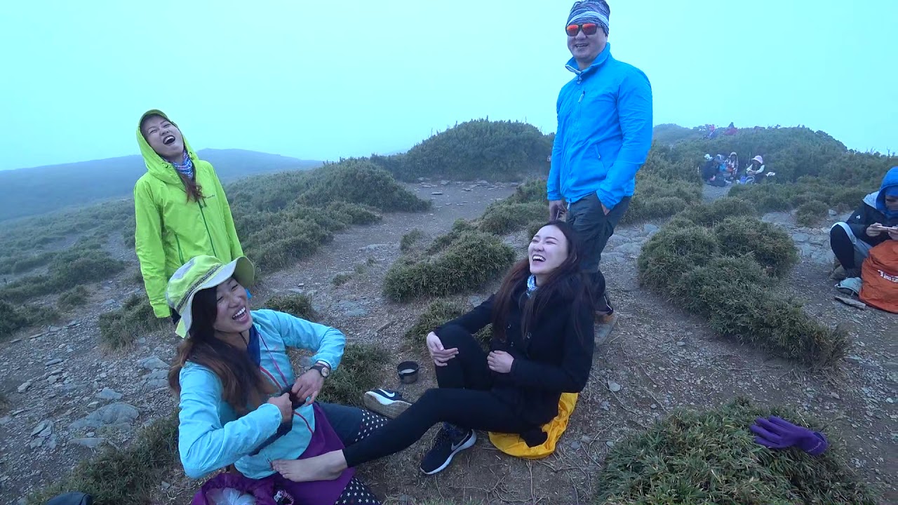 鄧師傅服務真周到之穿個襪子喔喔叫