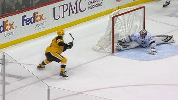 Quick makes series of ridiculous saves to rob Penguins in OT