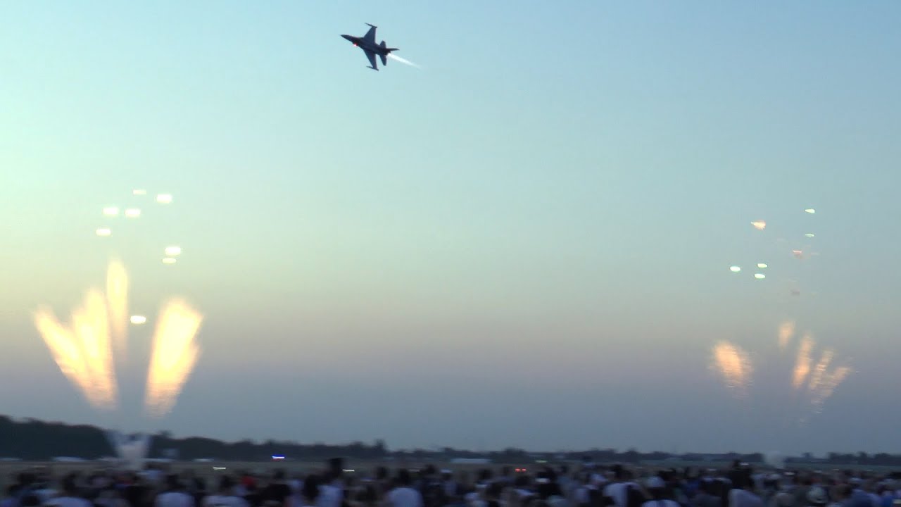 Pyro shot!!! F-16 Tiger Demo Team Poland Antidotum Airshow Leszno 2021 - Leszno (EPLS) 19.06.2021 r.
