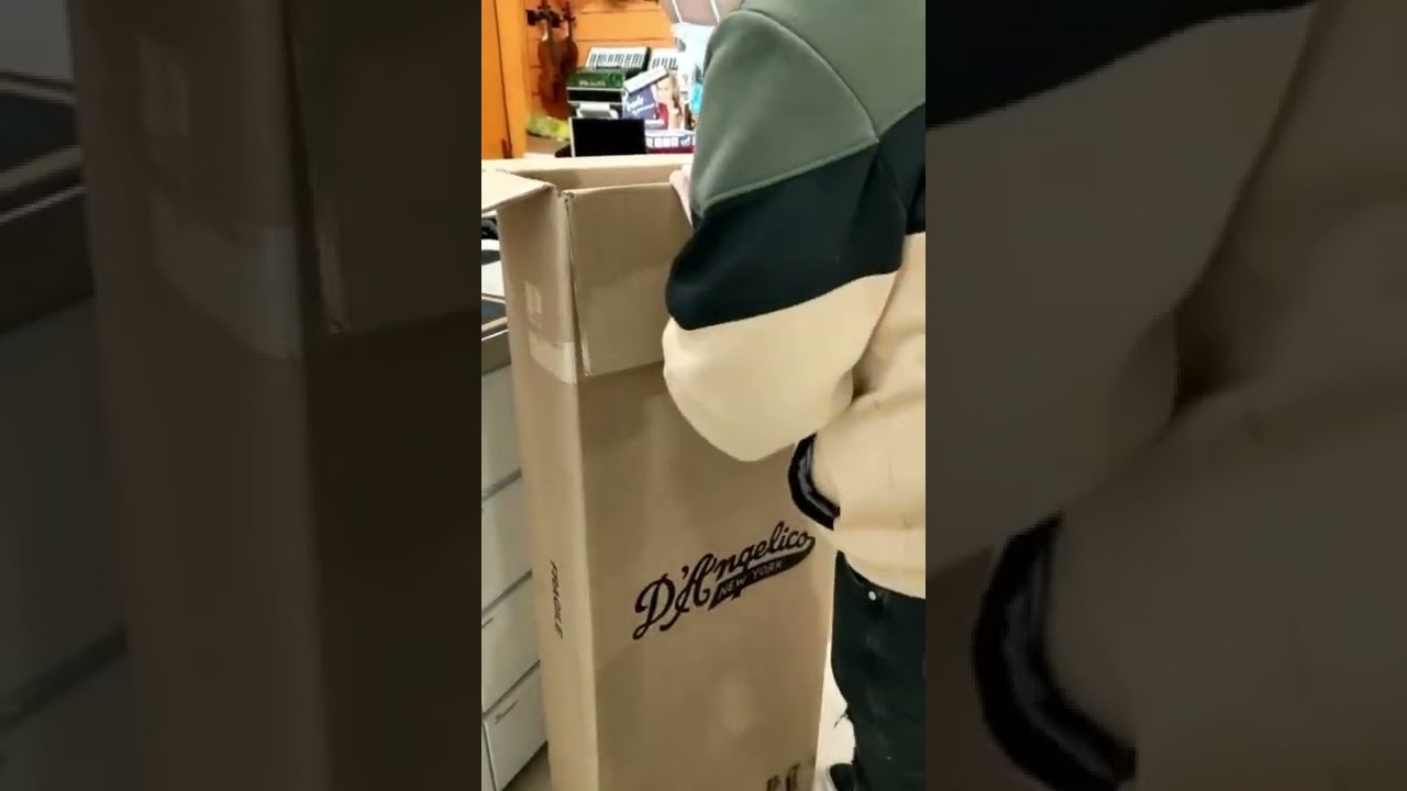 Unboxing of D'Angelico Deluxe DC LE Sage Limited Edition 2022!