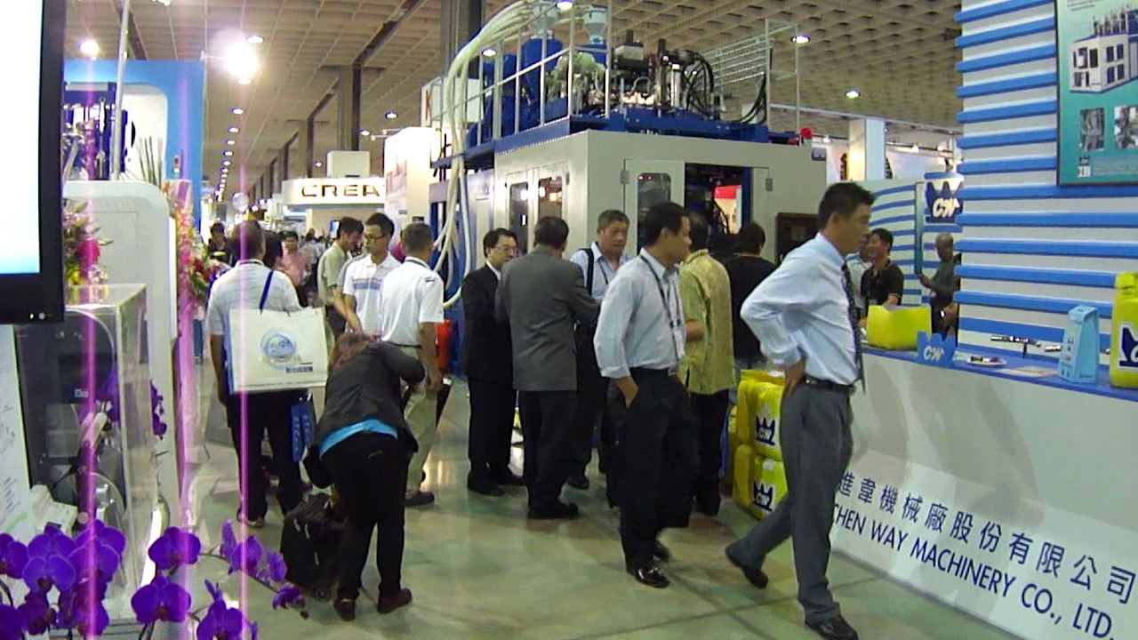 2012  Taipei Plas blow molding machine 12-027