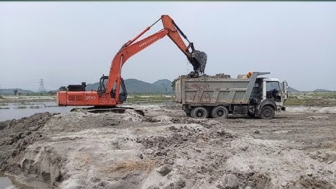 Big JCB and dumper loading soil from the river new video( 2021)
