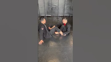 Two berimbolos level hard🥵🥵🥵 #jiujitsu #miyao #joaomiyao #paulomiyao #armlock #fácil #berimbolo