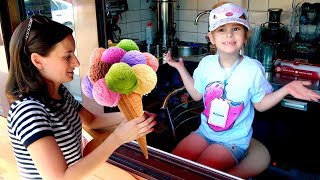 Алина и мама играют в магазин пончиков Pretend play selling donats Алина и мама играют в магазин пончиков Pretend play selling donats