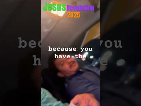 القديس صموئيل يعاني مع سيري هاتفه الآيفون الحمد لله