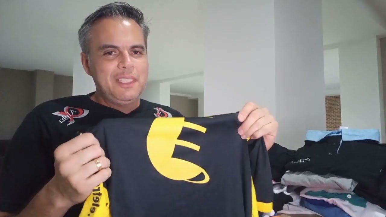 Camiseta em malha dry fit não desbota, não escolhe, não amassa