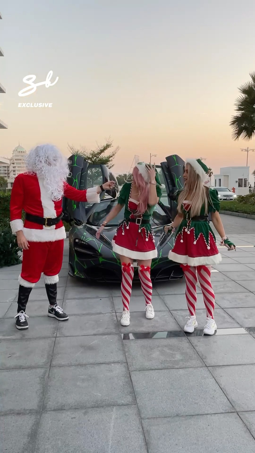This is the only time you'll see elves driving a supercar...? #christmas #mclaren #supercars