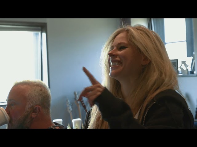 Avril Lavigne - Making of I'm a Mess (with YUNGBLUD) class=