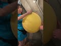 気象観測で使われる風船はすごく弾力性に富んでます。(2)