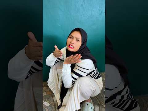 Ini rak sepatu kosong ini rak sepatu ada sandalnya.