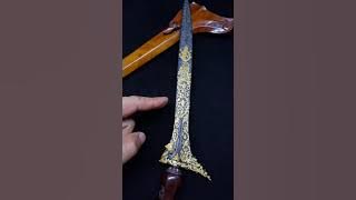 8. Kyahi Paninggrat : Dhapur Pasupati Kamarogan Kolo Cokro, Pamor Bonang Renteng, Tangguh PB Sepuh