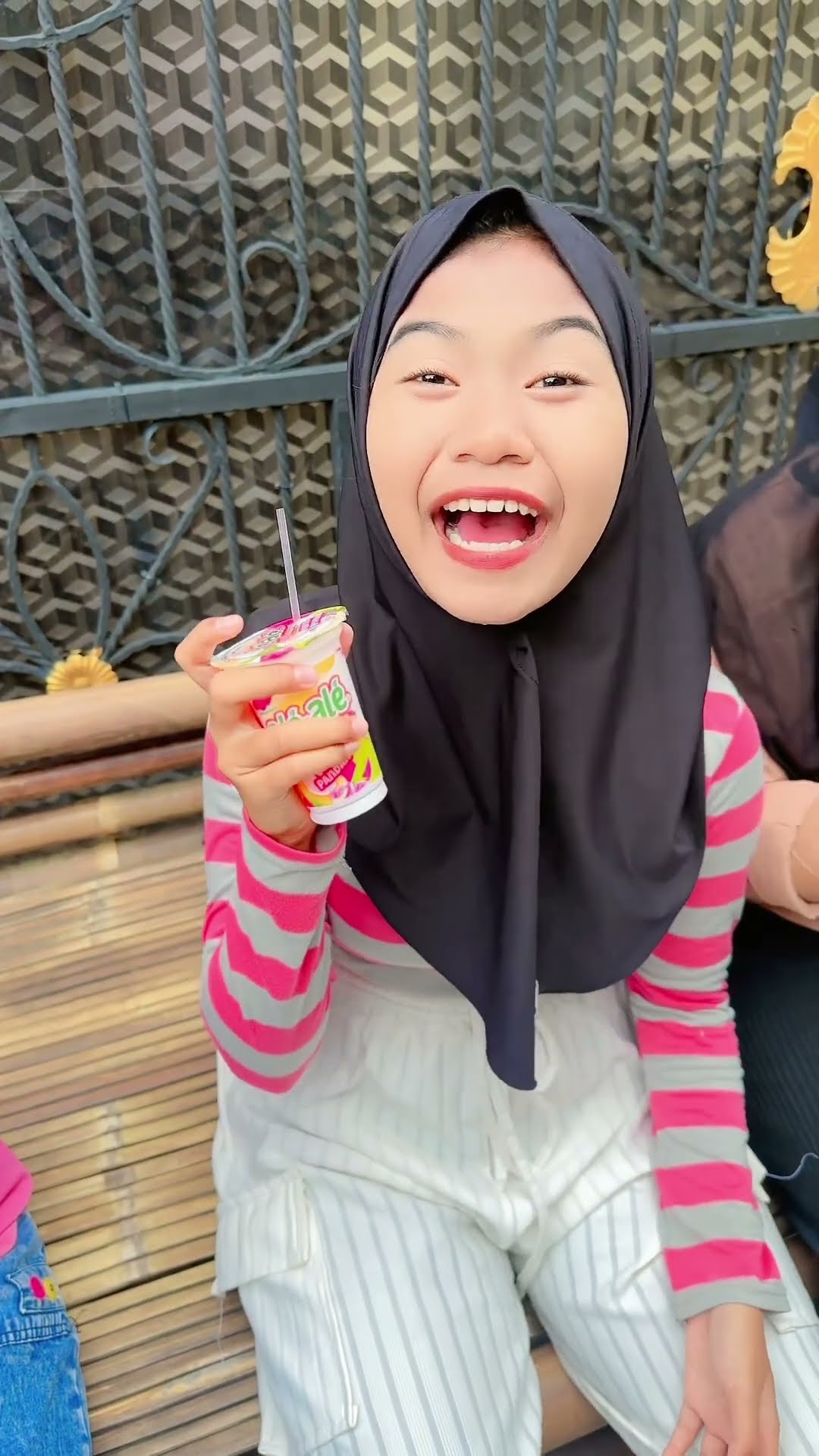KASIHAN BUNDA DIJAH GA IKUT MINUM