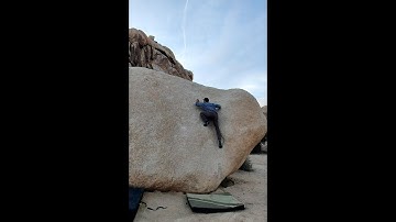 Joshua Tree Bouldering | Carved Scoop (5.6)