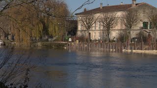 Jarnac : Effondrement Des Quais Aux Bords De La Charente Resimi