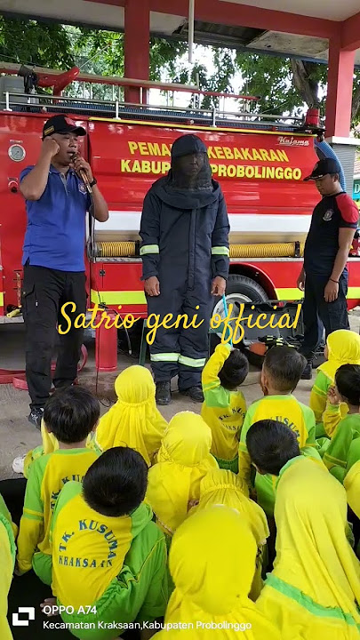 edukasi petugas pemadam kebakaran