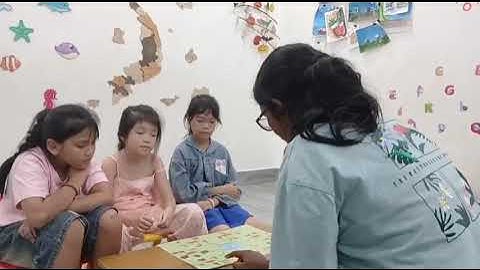 Tiếng Anh Giao Tiếp Phan Thiết: Rosy, Leah and Hanna practice talking about On the farm
