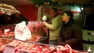 Singender Wurstverkäufer