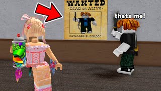 SPRAY PAINTING Players as WANTED in Roblox Murder Mystery 2!