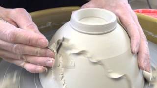 199. Trimming/Chattering a Bowl in Slow Motion with Hsin-Chuen Lin 林新春 跳刀慢動作修坯示範