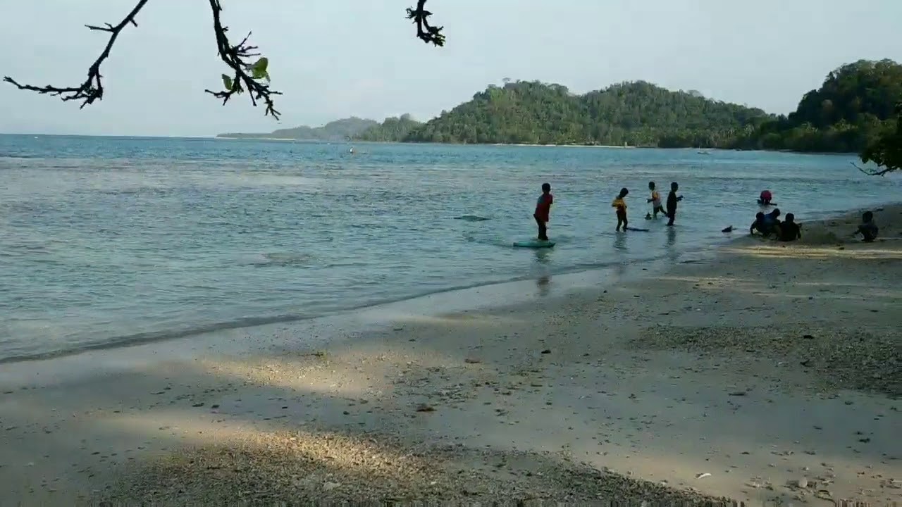 Pesisir pantai pulau siuncal/legundi