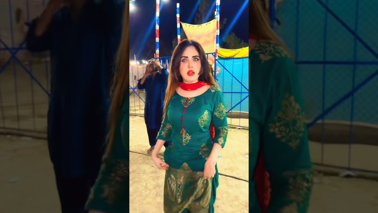 ⁣preety Baloch queen of bahawalpur acting on Bollywood song.the beautiful shemale dancer model girl
