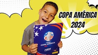 Copa América 2024 - Dante abre paquetes de figuritas