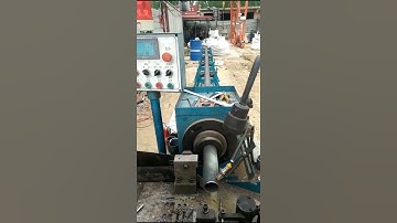 This automatic pipe cutting machine uses hydraulic clamping to rotate, ensures stability during cut
