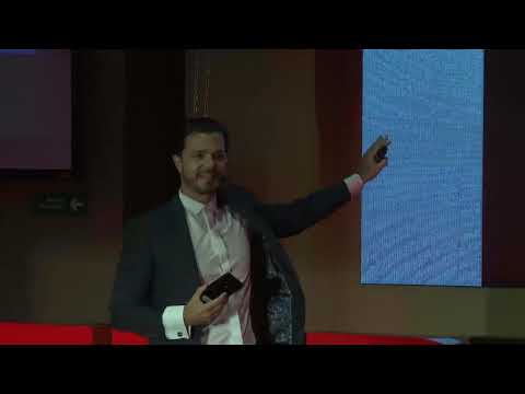 Innovarse o no innovarse | EDOARDO PAPINI | TEDxUPAEP