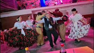 Unidos por el folklore,de Cinco Saltos , anoche se Lucio en el local Generación X