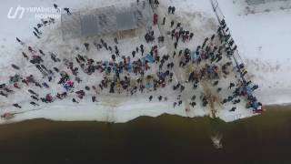 Крещенские купания в Киеве. Съемка квадрокоптером(Крещенские купанияв Киеве. Съемка квадрокоптером. Настоятельно рекомендуем не перезаливать наше видео..., 2017-01-19T11:35:54.000Z)