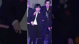 I cant stop watching this ‘V’  BTS ‘V’