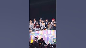 The way jhope look at jisoo @AIMirror_Official #lisa #jungkook #liskook #bts #blqckpink #shorts