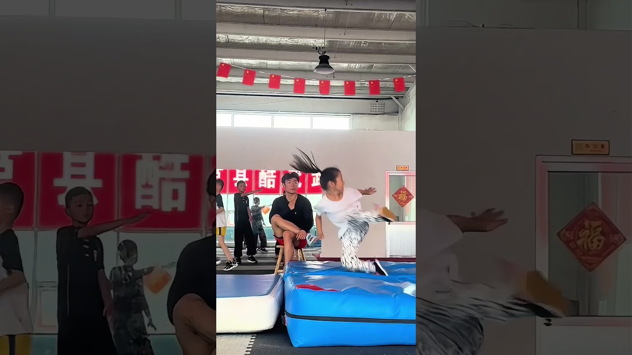 Su cara lo dice todo😂 El entrenador de los Acrobat intenta mantener la calma... #shorts