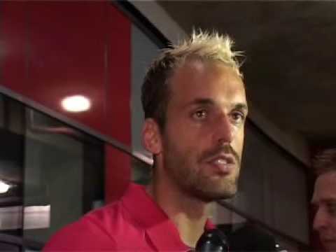 www.sport.co.uk Arsenal goalkeeper Manuel Almunia talks about the Gunners pre-season training and the fitness of the squad as a whole.