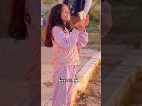 ساعدة البنت بطريقة مفاجئة