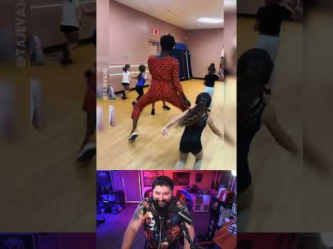 إنها تطاردهم عبر 30