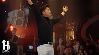 Khang Việt trình diễn bản hit ANH CHẲNG SAO MÀ cùng fan Bình Dương tại Human Club