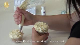 How to Make Buttercream Flowers  FIVE FREE FLOWERS