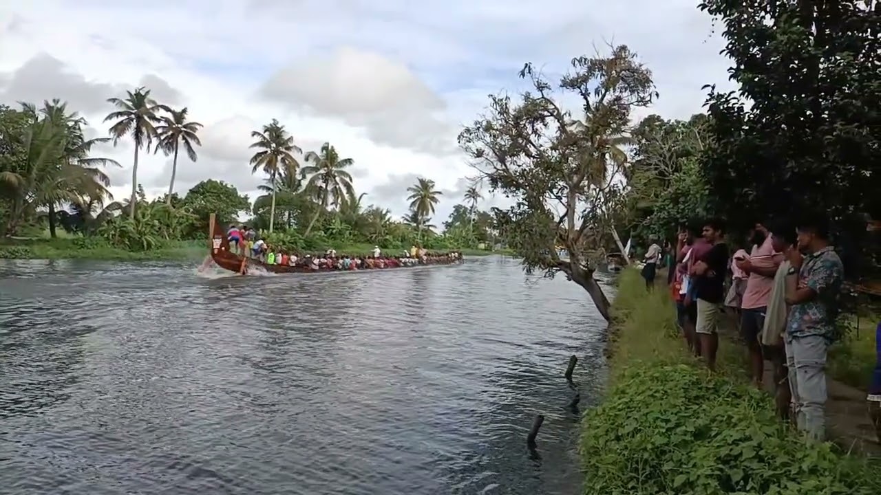 നെഹ്റു ട്രോഫി വള്ളംകളി 2022ലെ കൈനകരിയുടെ ചുണ്ടന്‍.vbc ആനാരി വള്ളം