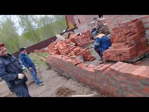So wird gemauert. Besoffen Mauern