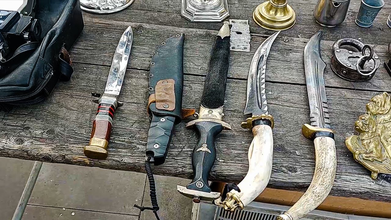 Блошиный рынок в Тбилиси - классические модели машин, кинжалы и ножи