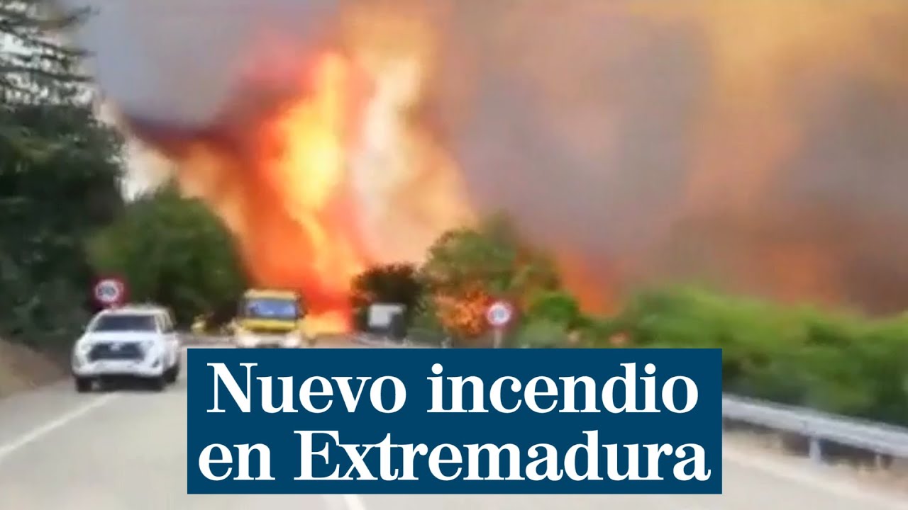 Evacúan la localidad cacereña de Casas de Miravete ante el avance del incendio forestal de Monfragüe