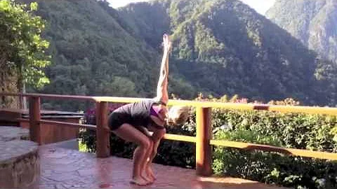 Quick Yoga Flow with Julie Wilcox