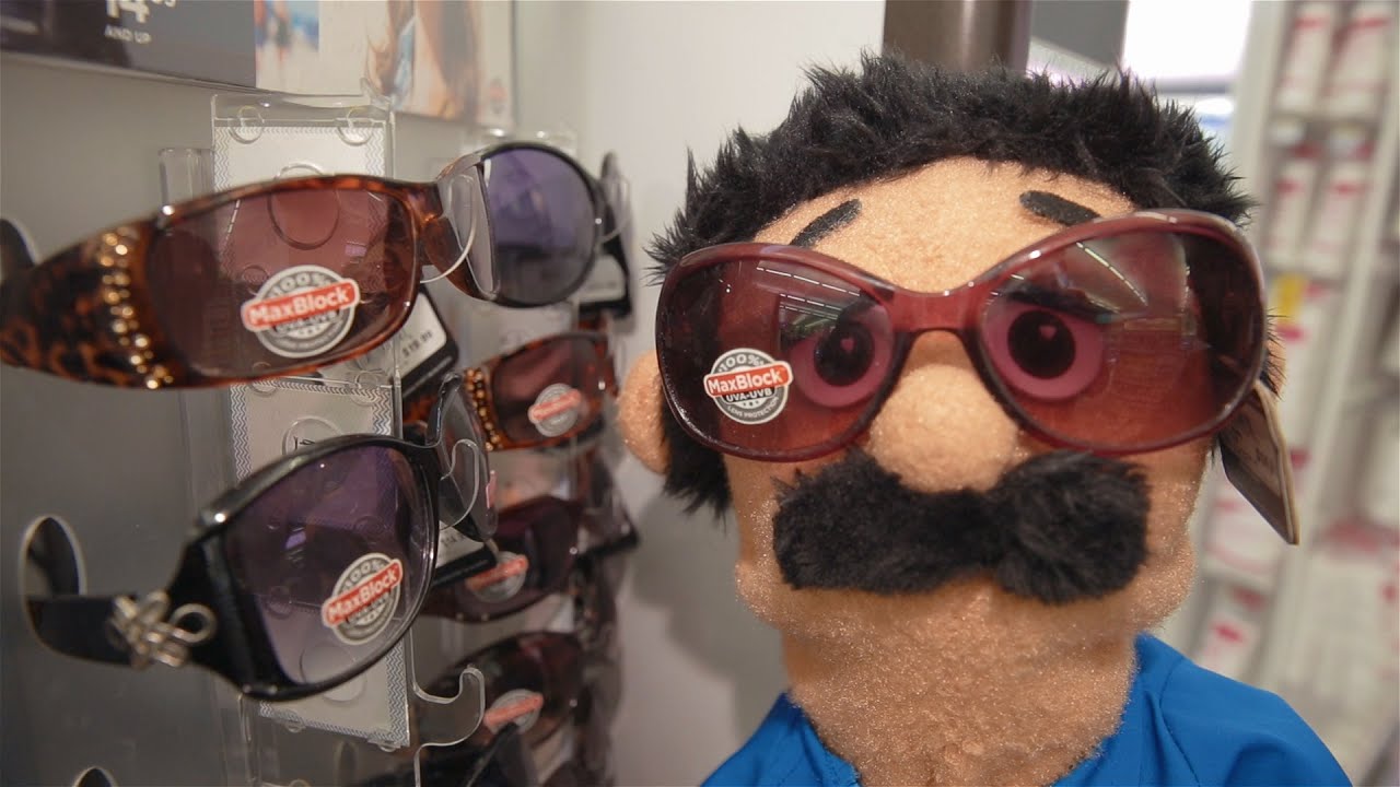 Diego Sneaks Out | Awkward Puppets - YouTube