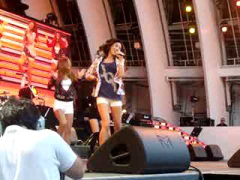 G.NA Black and White KMF 043011