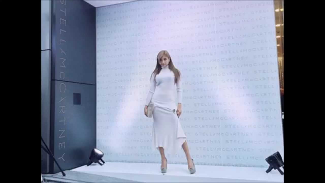 ローラの爆乳 大反響 でけぇ 神スタイル と話題に Youtube